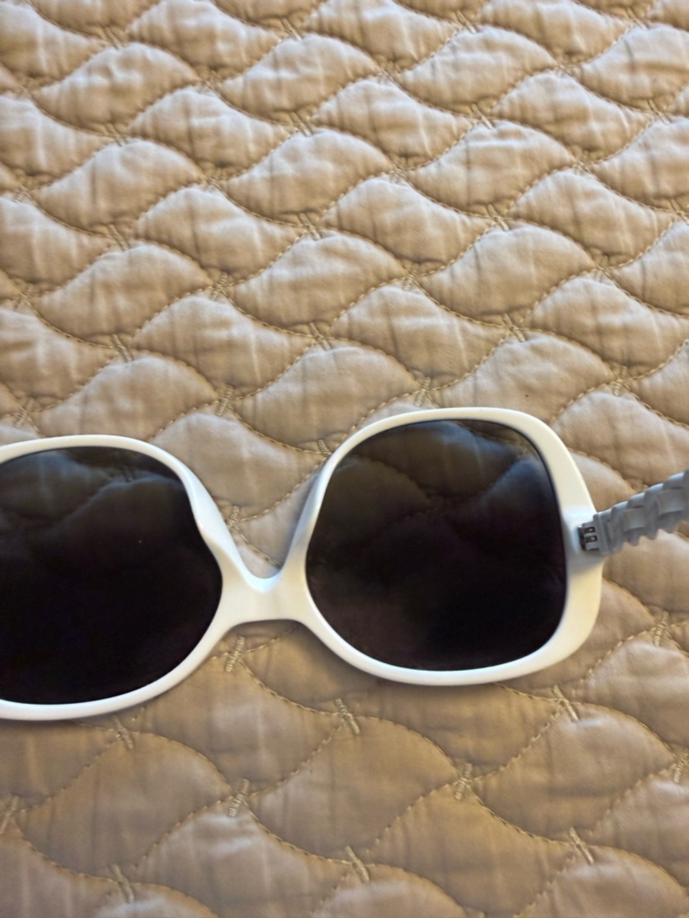 CHANEL White Oversized Square Sunglasses with Dark Gradient Lenses - Picture 7 of 11